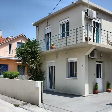 Elektra's With Parking *