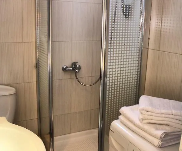 Elektra's With Parking *