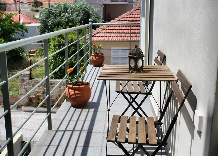 Elektra's With Parking *