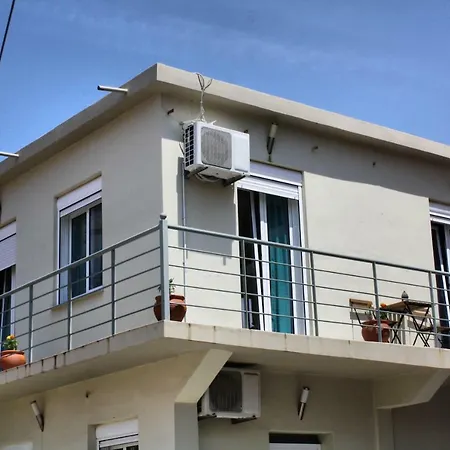 Elektra's With Parking Apartment *